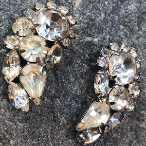 Beautiful, vintage, rhinestone earrings.
